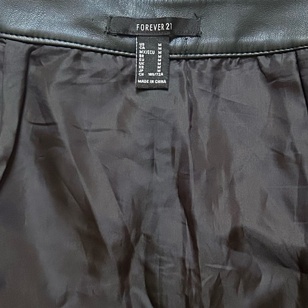 Black faux leather skirt - Picture 2 of 4